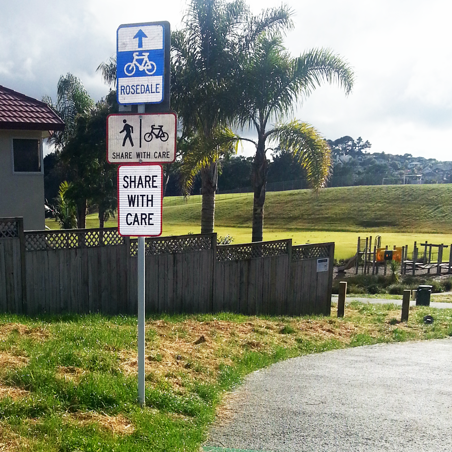 Auckland Cycle Network signage